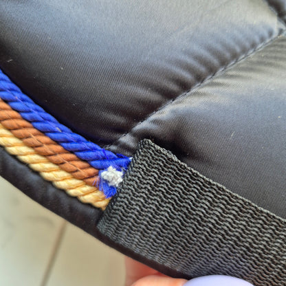 Les imparfaits : Ensemble tapis + bonnet Alexandra Ledermann noir, doré et bleu