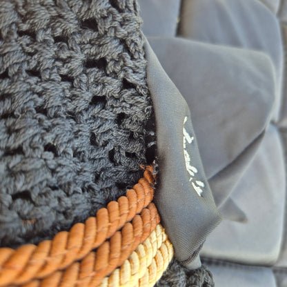 Les imparfaits : Ensemble tapis + bonnet Alexandra Ledermann noir, marron et doré